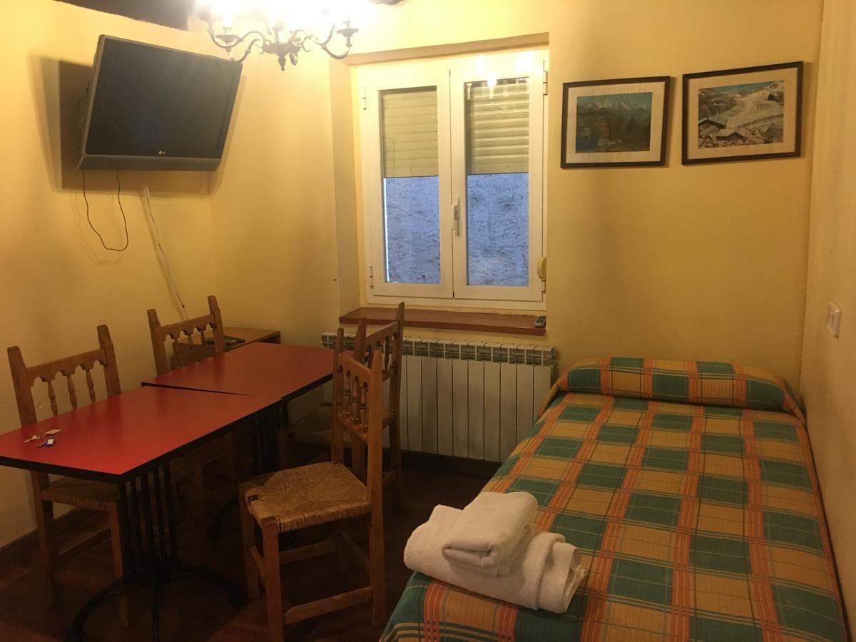 Apartamentos Turisticos Sol Y Nieve Χάκα Εξωτερικό φωτογραφία